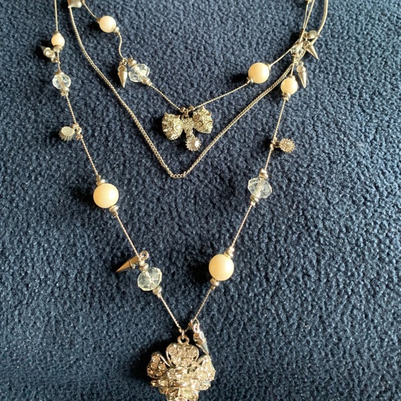 It’s three layer silver necklace with diamonds - Picture 4 of 5